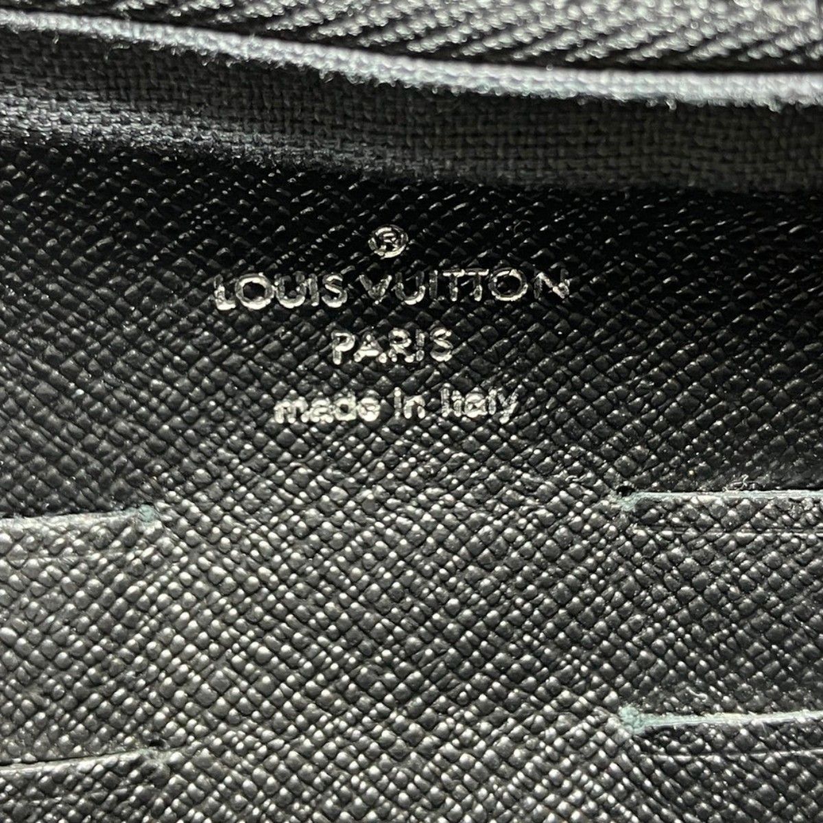 Louis Vuitton Pavel Taiga Second Bag Leather — view 4