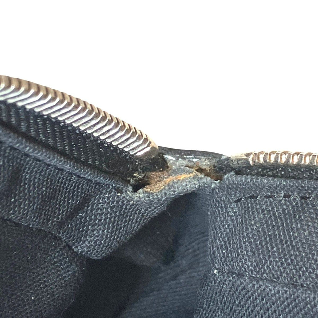Louis Vuitton Pavel Taiga Second Bag Leather — view 9