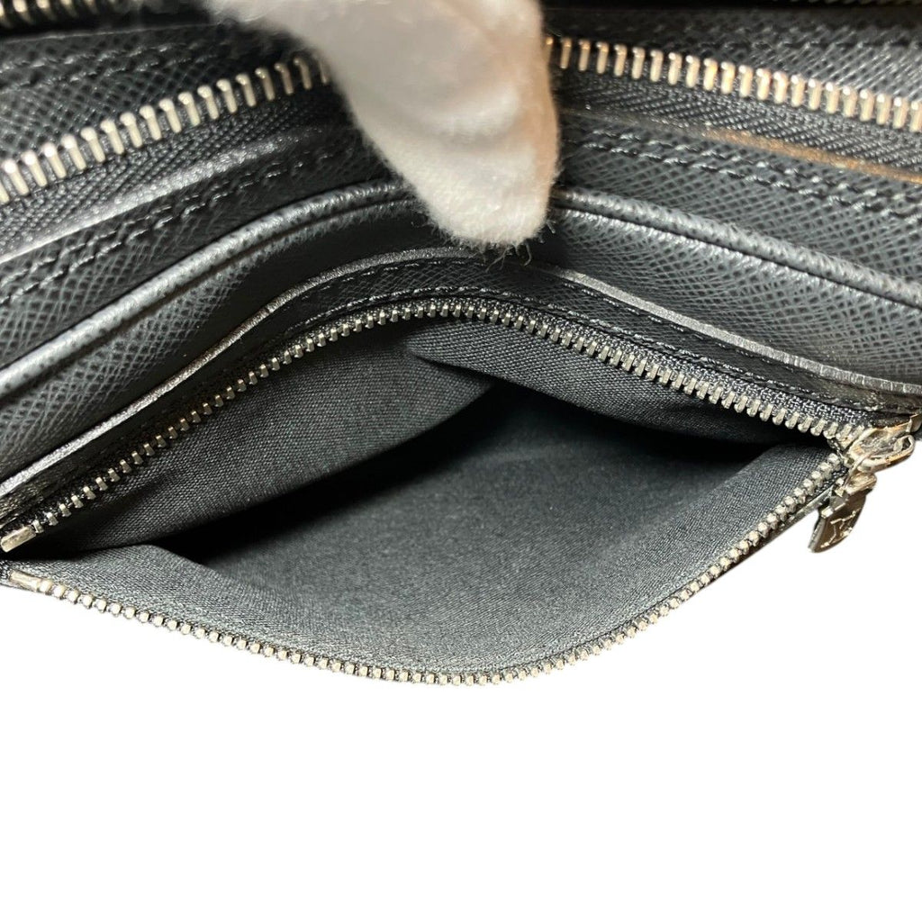 Louis Vuitton Pavel Taiga Second Bag Leather — view 7