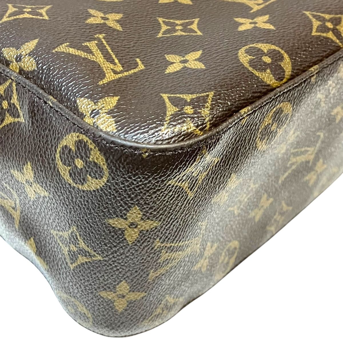 Louis Vuitton Looping GM Monogram Shoulder Bag Canvas — view 9