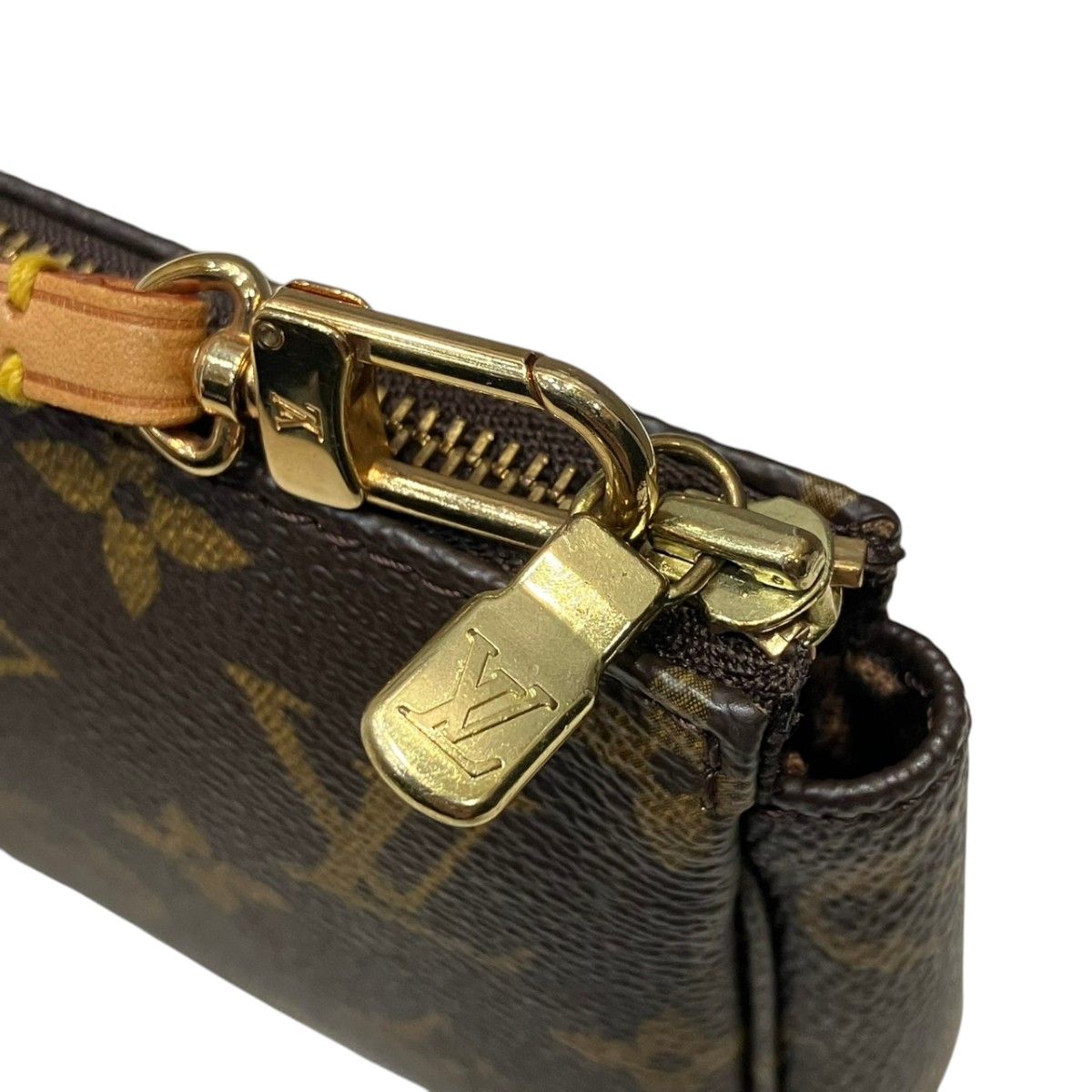 Louis Vuitton Pochette Monogram Handbag Canvas — view 8