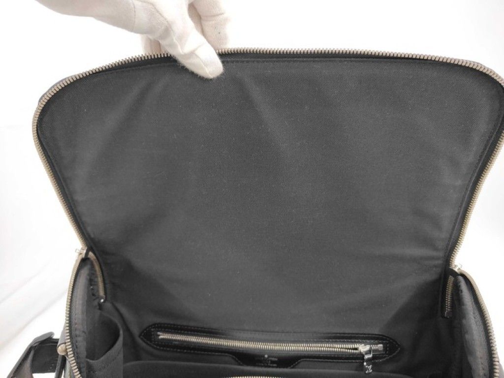 Louis Vuitton Shoulder Bag Taiga Ardoise Silver — view 8