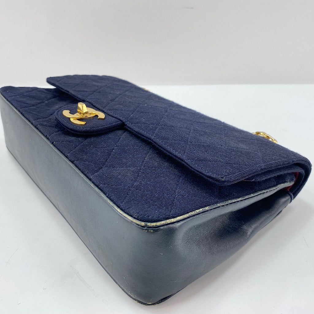 Chanel Shoulder Bag Quilted 25 — view 9