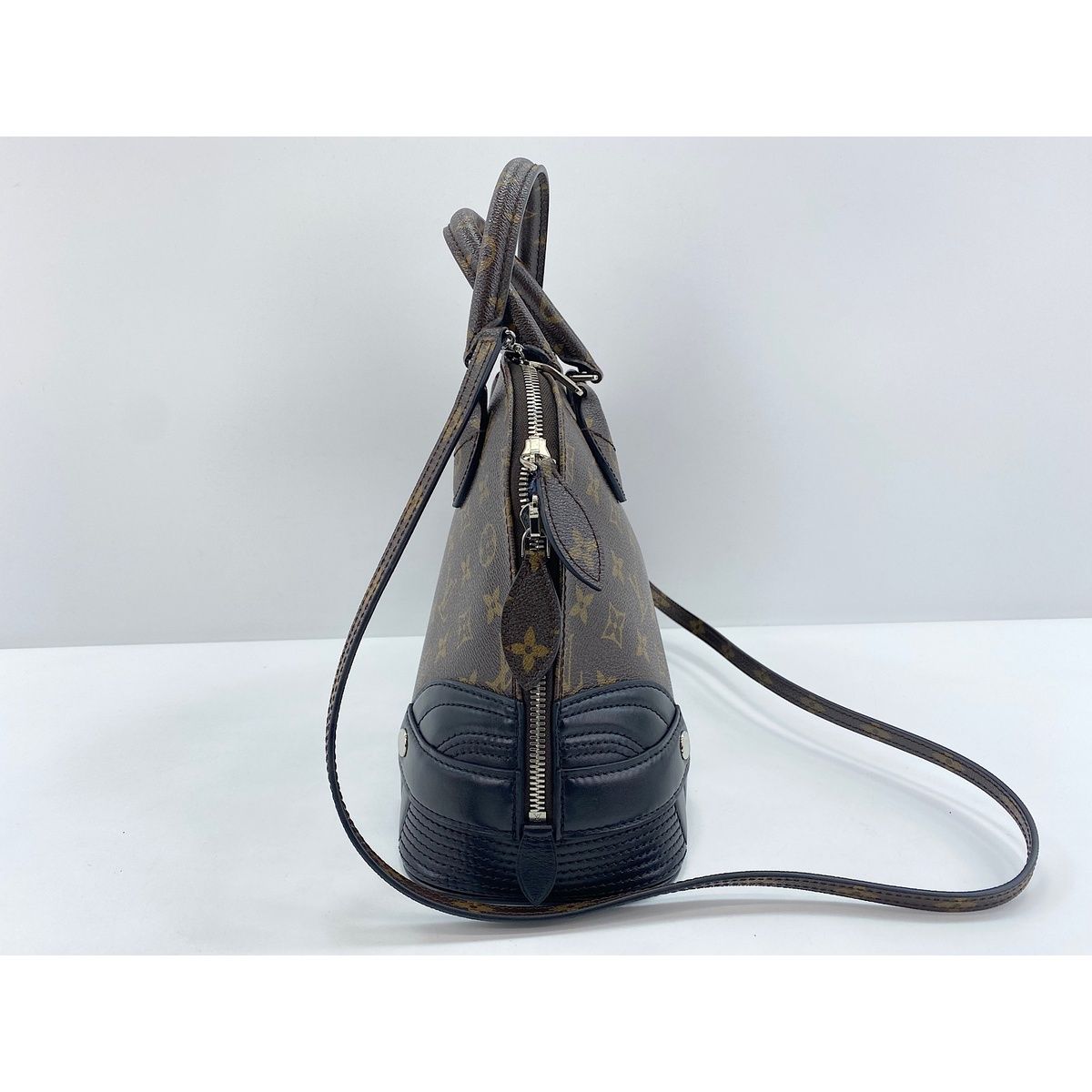Louis Vuitton Handbag Alma — view 3