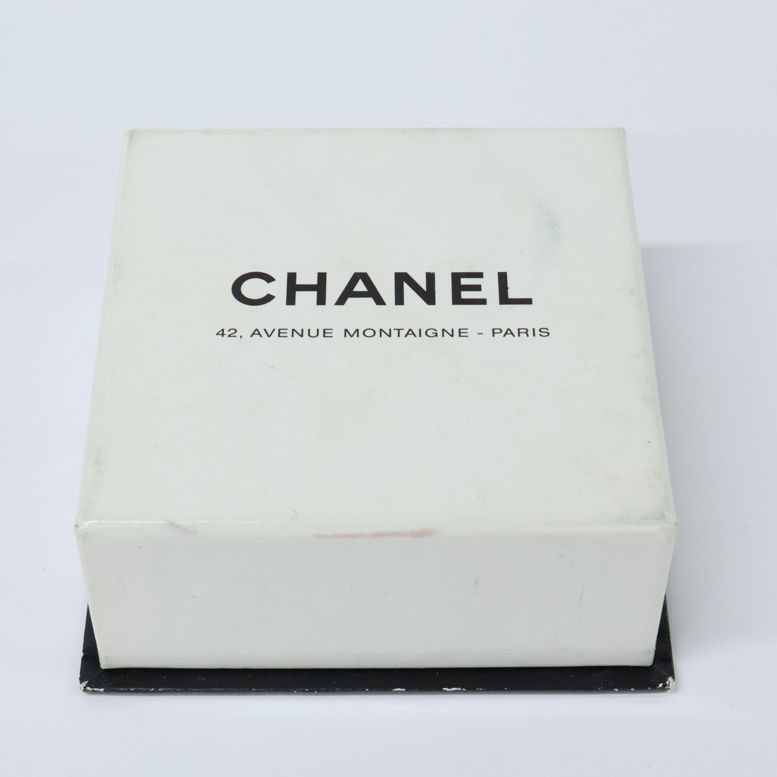 Chanel Pearl Round Earring — view 7