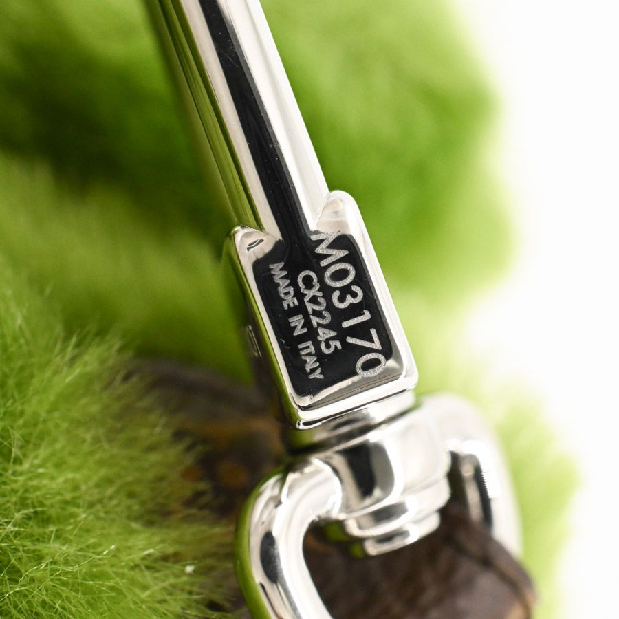 Louis Vuitton Charm LV Lucky Trefoil Keychain — view 5