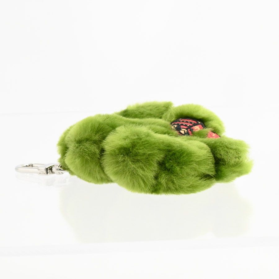Louis Vuitton Charm LV Lucky Trefoil Keychain — view 2