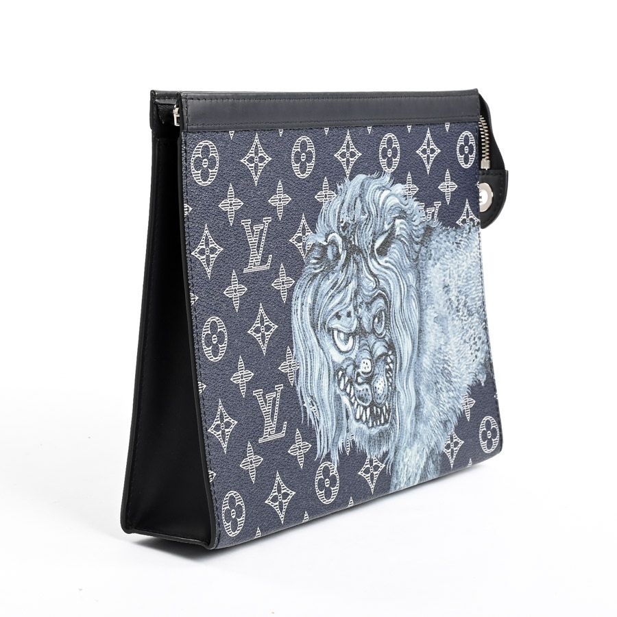 Louis Vuitton Clutch Pochette Voyage — view 2