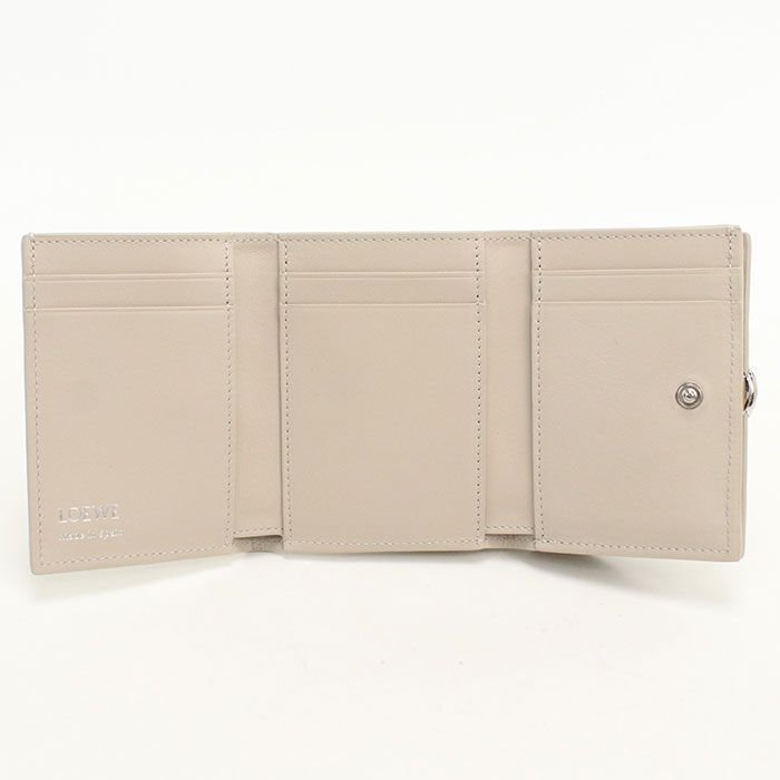 Loewe Trafold Wallet Pebble Trifold Grain Calf — view 3