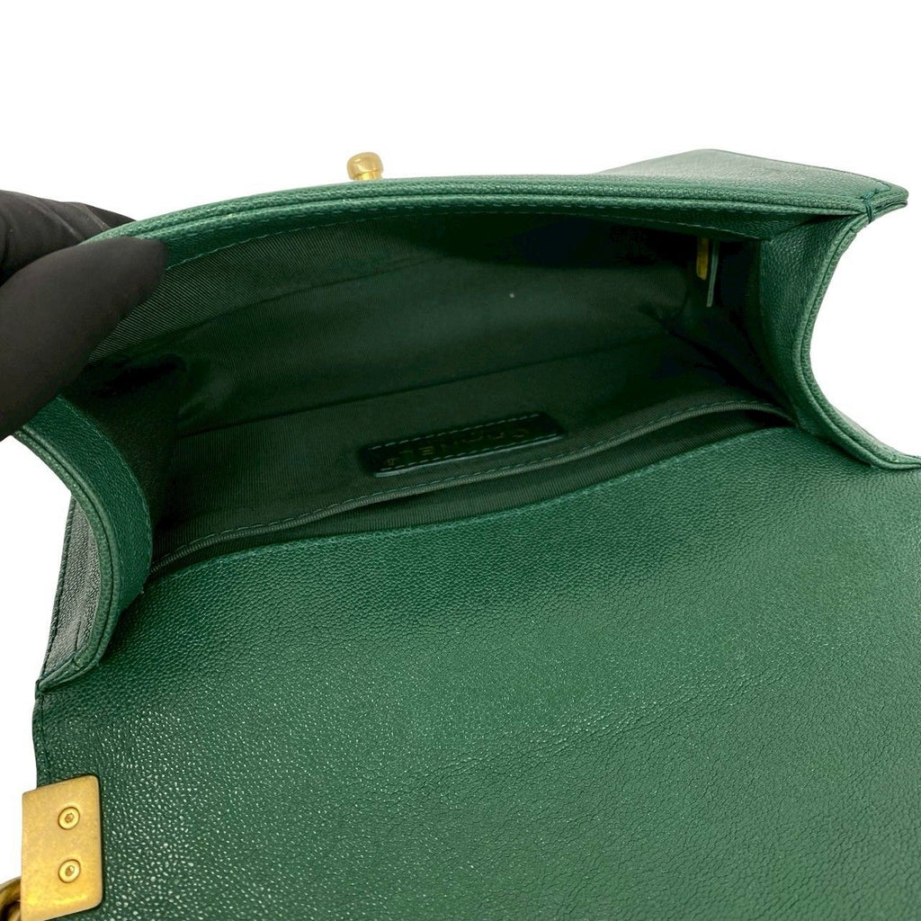 Chanel With Card Boy CC Logo Caviar Leather Shoulder Bag Green — view 9
