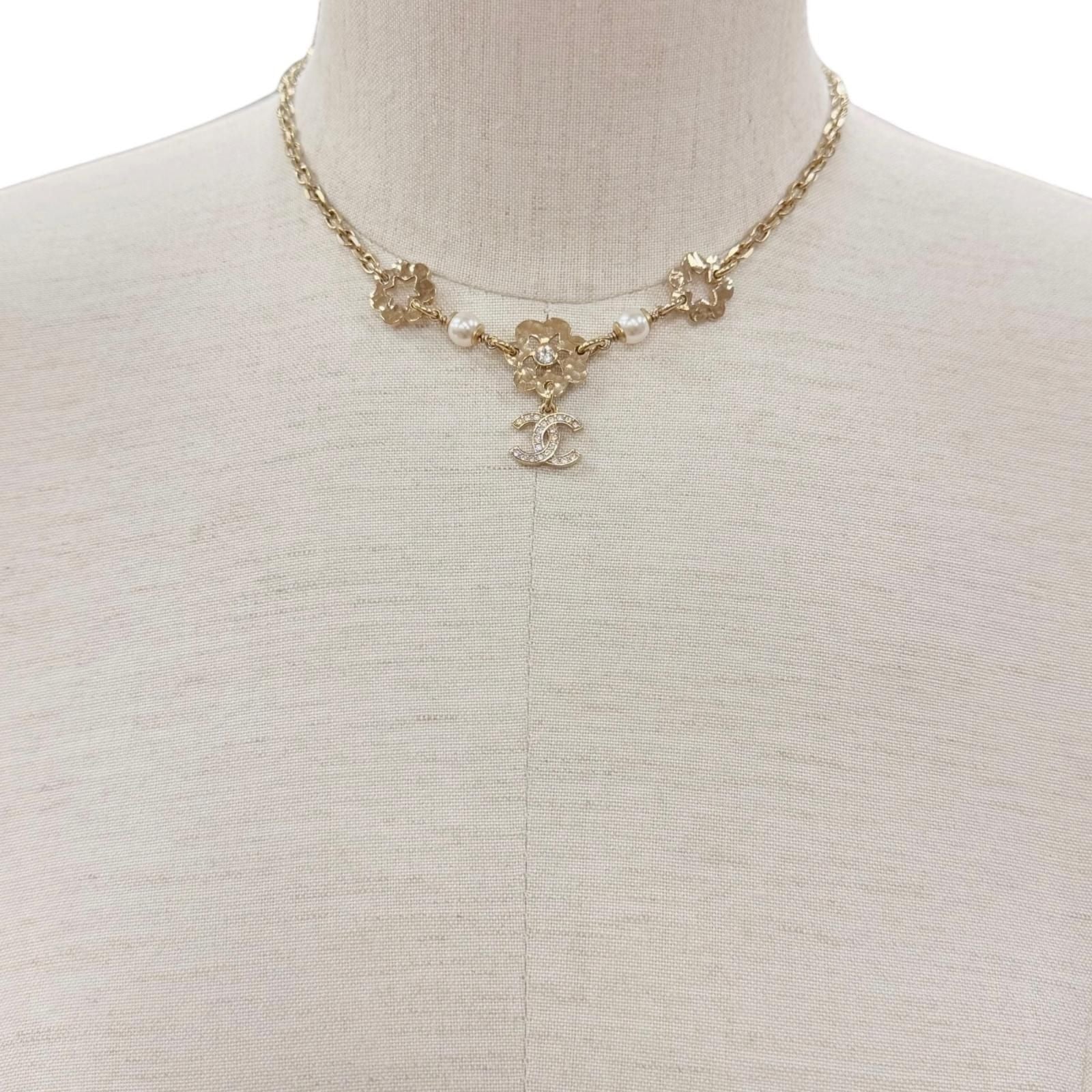 Chanel Rhinestone Pearl CC Logo Flower Motif Necklace Gold — view 2