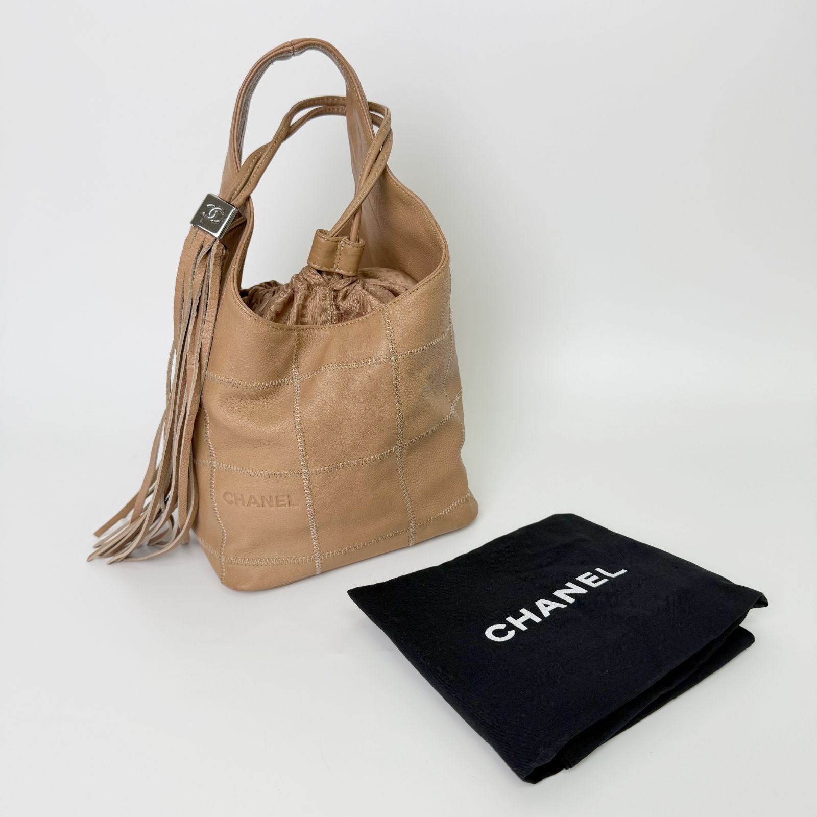 Chanel CC Logo Fringe Drawstring Handbag Leather Beige Vintage — view 2
