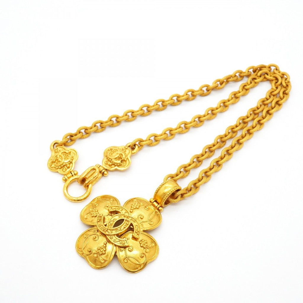 Chanel Necklace Vintage CC Logo Clover Motif Gold Plated — view 3