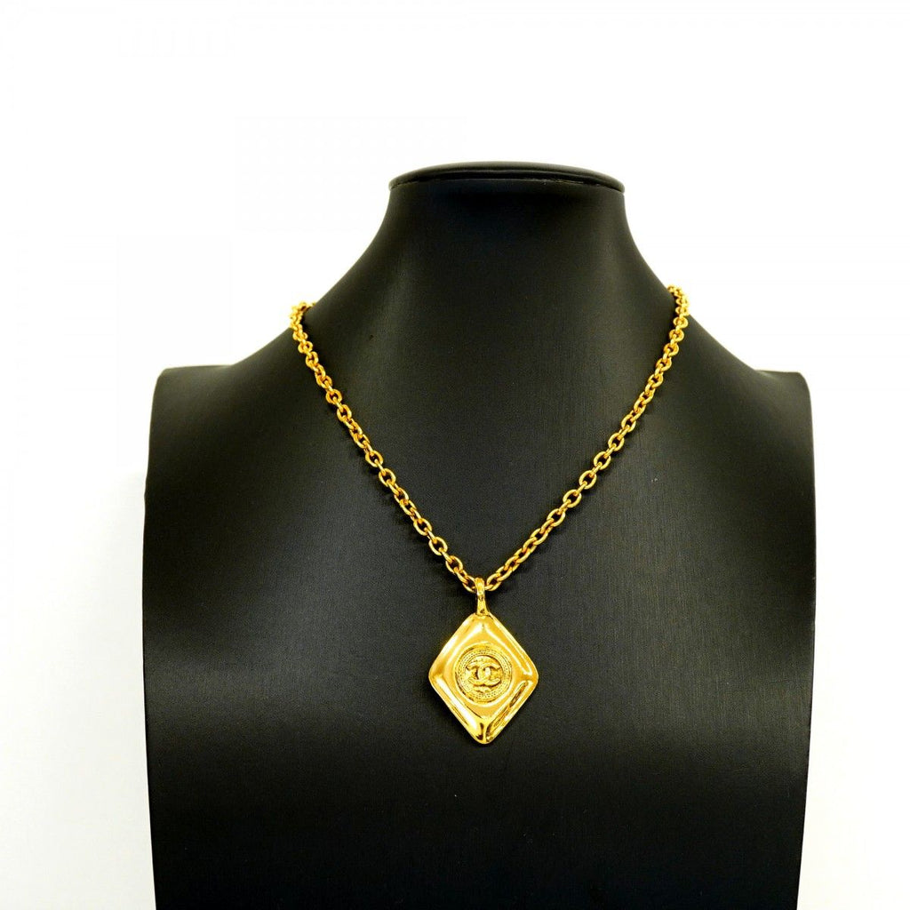 Chanel Necklace Vintage CC Logo Diamond Gold Plated — view 6
