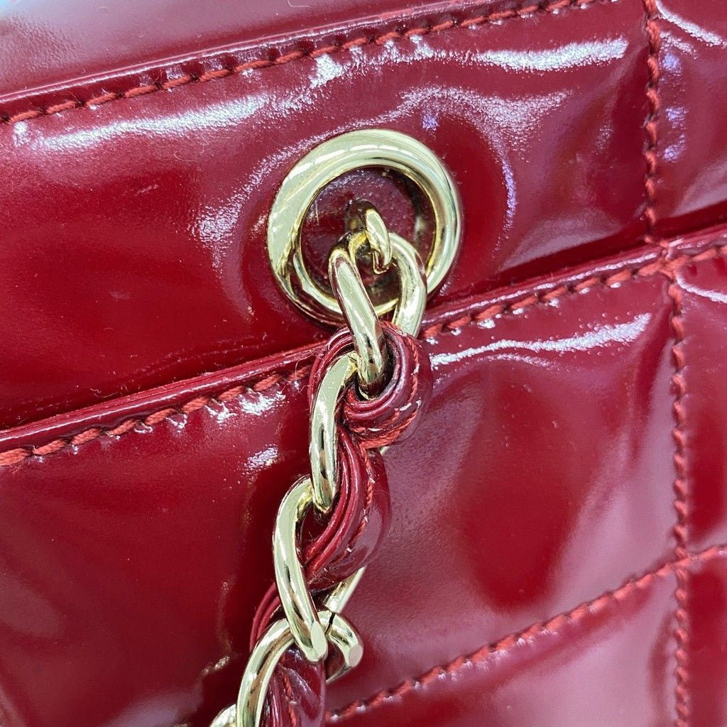 Chanel Shoulder Bag Choco Bar Patent Leather Red Gold — view 7