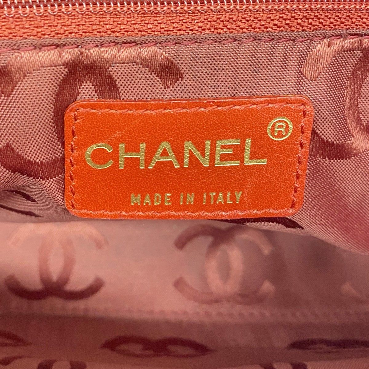 Chanel Shoulder Bag Choco Bar Patent Leather Red Gold — view 5