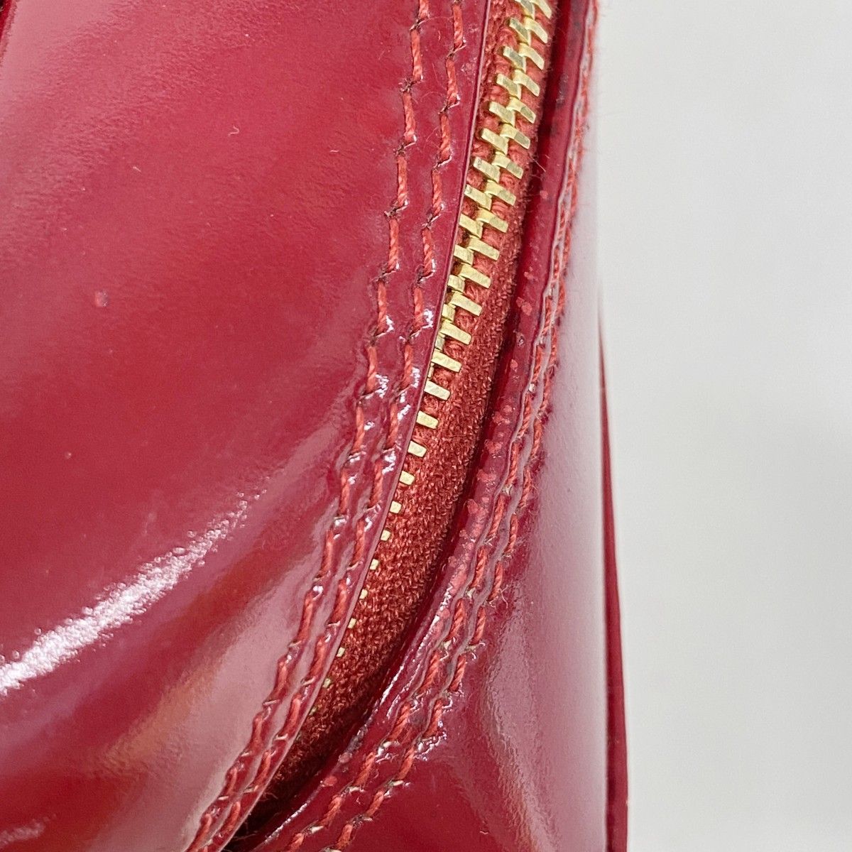 Chanel Shoulder Bag Choco Bar Patent Leather Red Gold — view 9