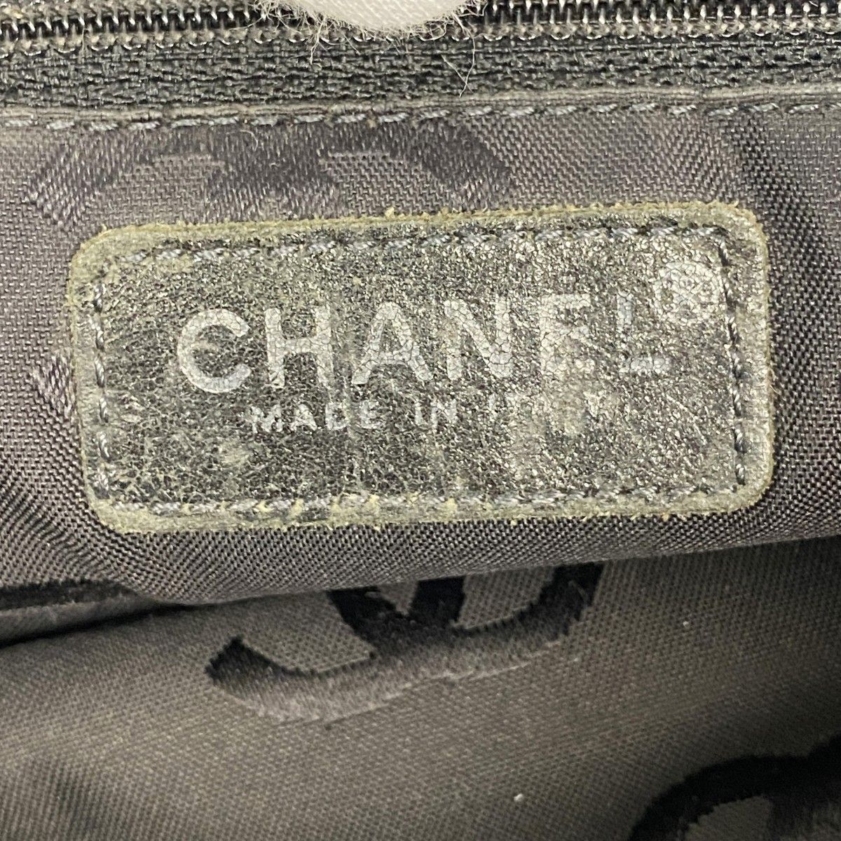 Chanel Handbag Caviar Leather Black Gold — view 5