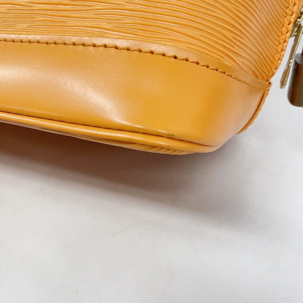 Louis Vuitton Handbag Epi Alma Mandarin — view 6