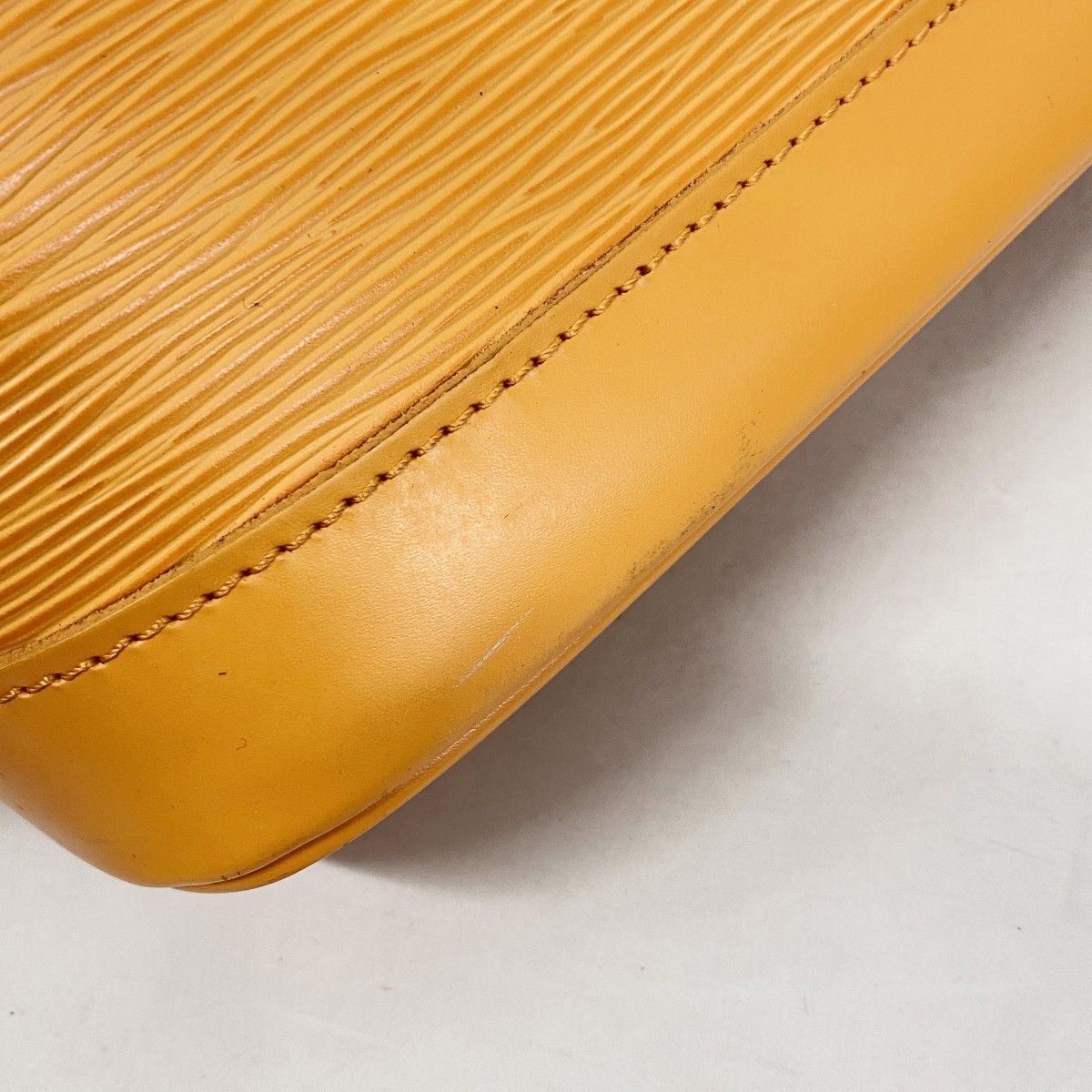 Louis Vuitton Handbag Epi Alma Mandarin — view 9