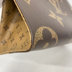 Louis Vuitton Tote Monogram Giant Reverse On The Go MM Brown 2-Way — view 7
