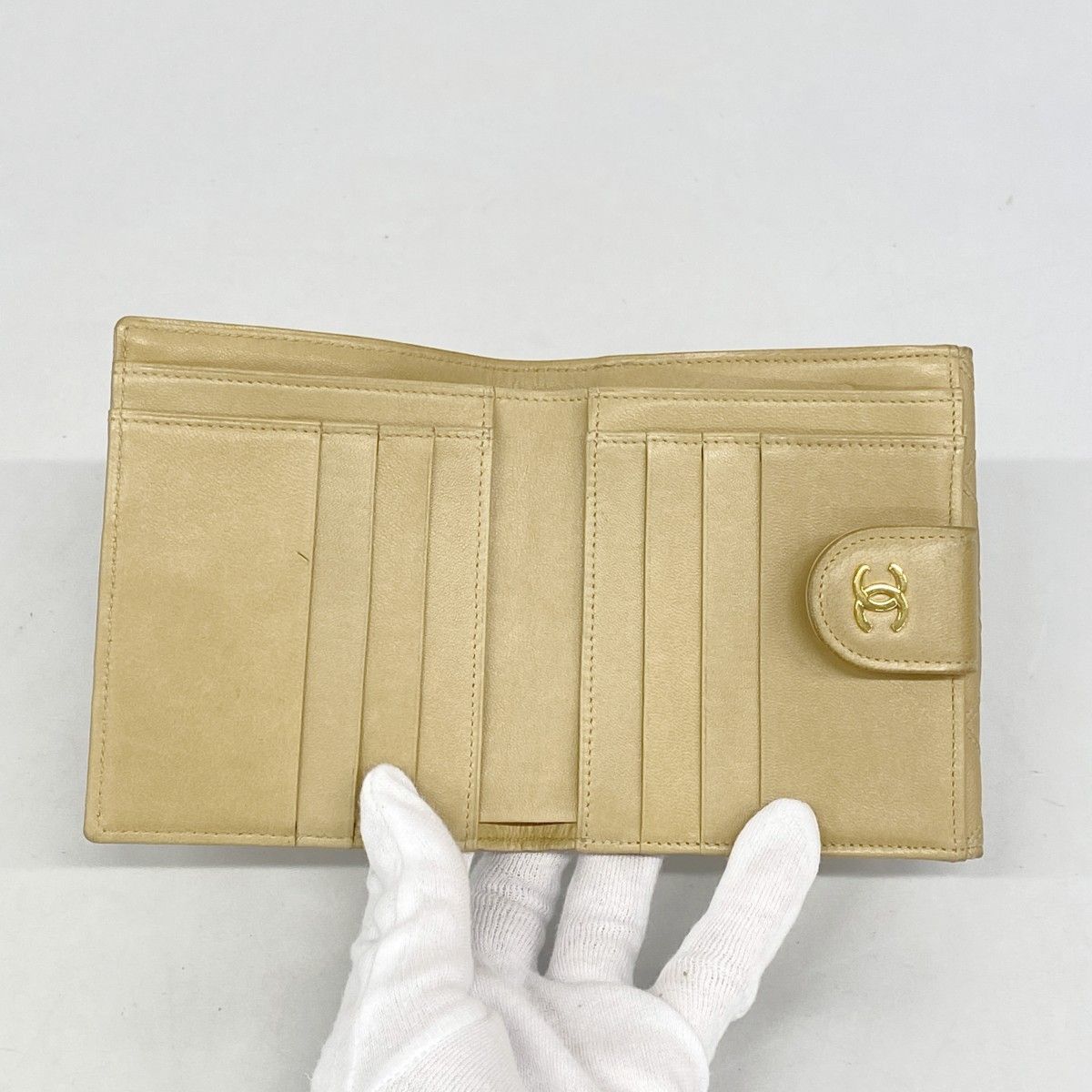 Chanel Wallet Bicolor Leather Beige Gold — view 3