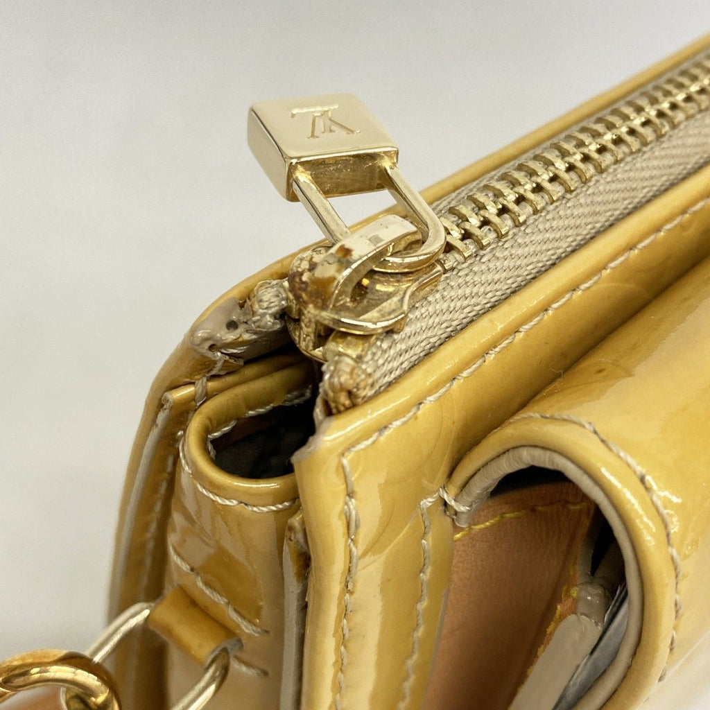 Louis Vuitton Shoulder Bag Vernis Mott Beige — view 8