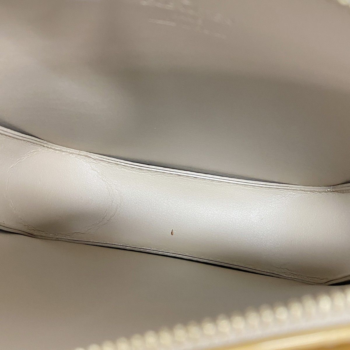 Louis Vuitton Shoulder Bag Vernis Mott Beige — view 4