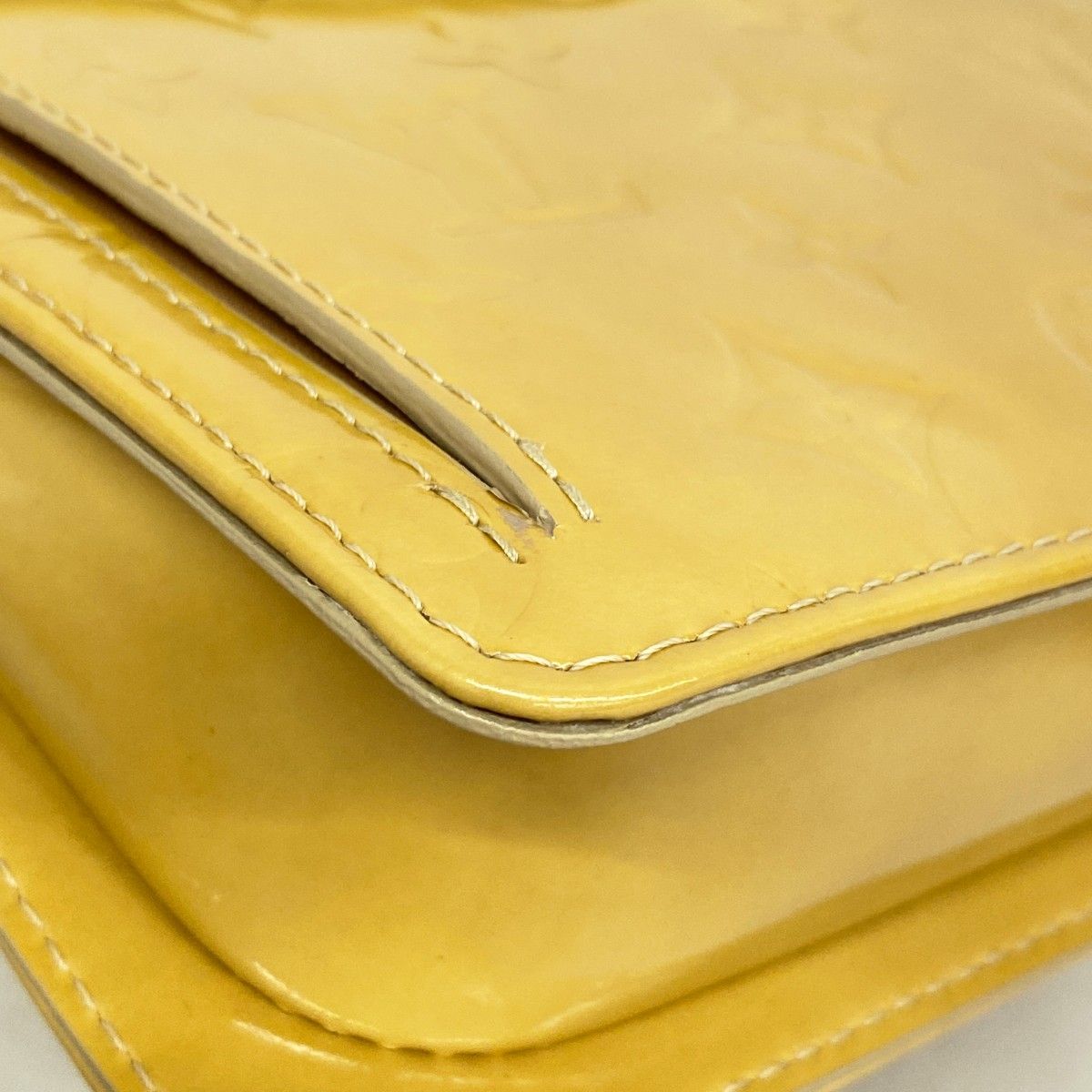 Louis Vuitton Shoulder Bag Vernis Mott Beige — view 7