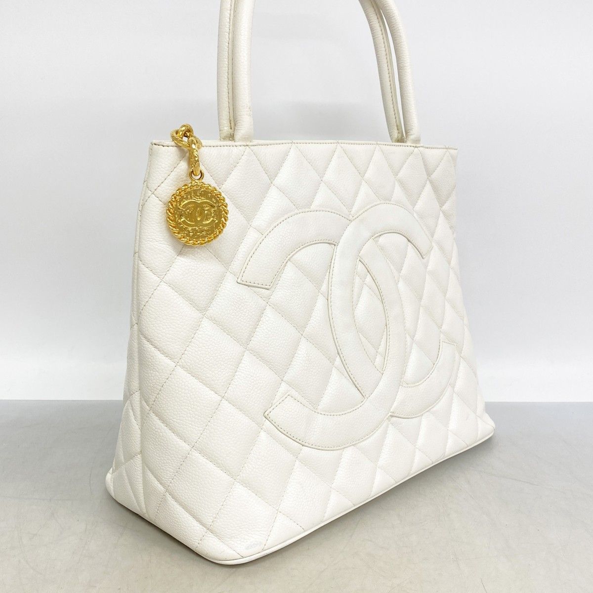 Chanel Tote Reissue Caviar Leather White Gold — view 2