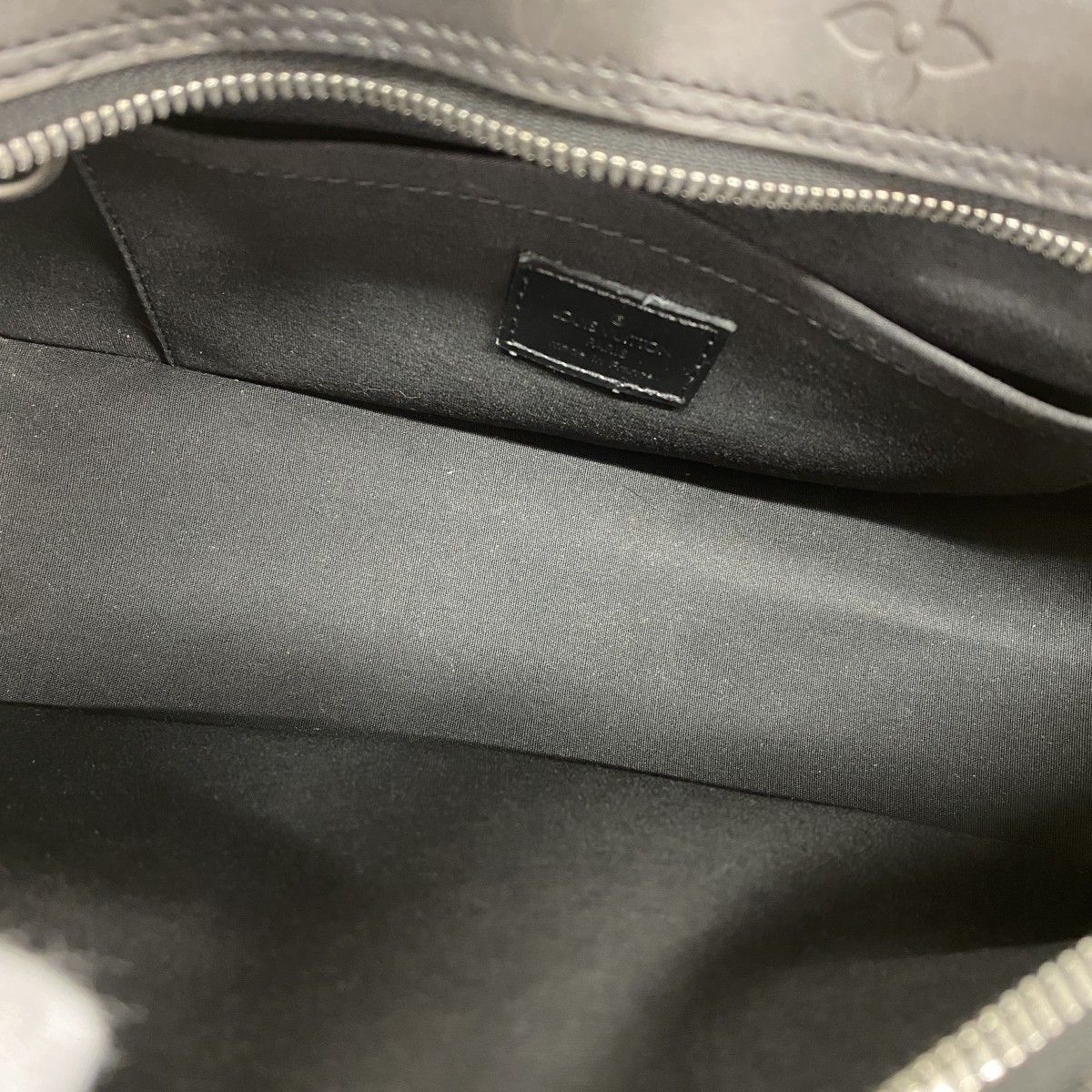 Louis Vuitton Handbag Monogram Matt Shelton Noir — view 4