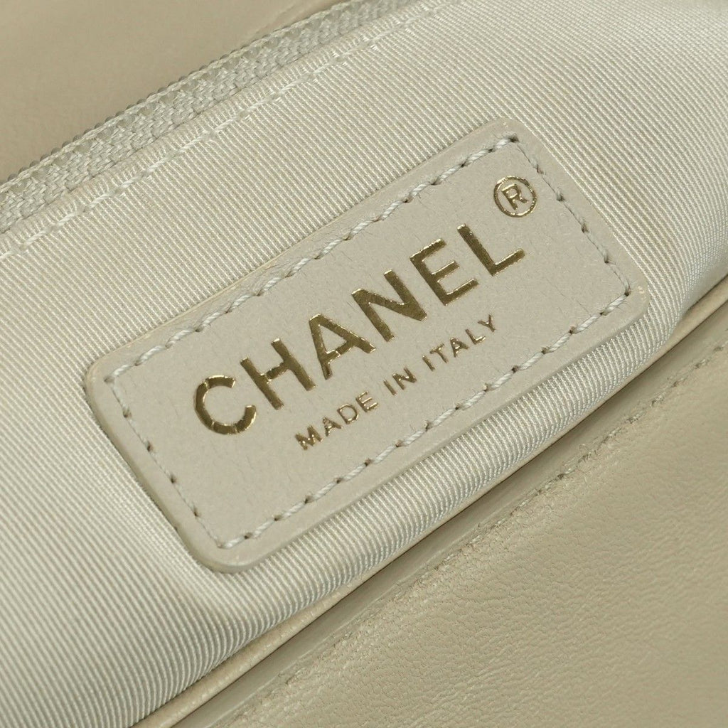 Chanel Blanc Stitch Shoulder Bag Calfskin Beige Gold Chain Bag CC Logo Turnlock — view 8