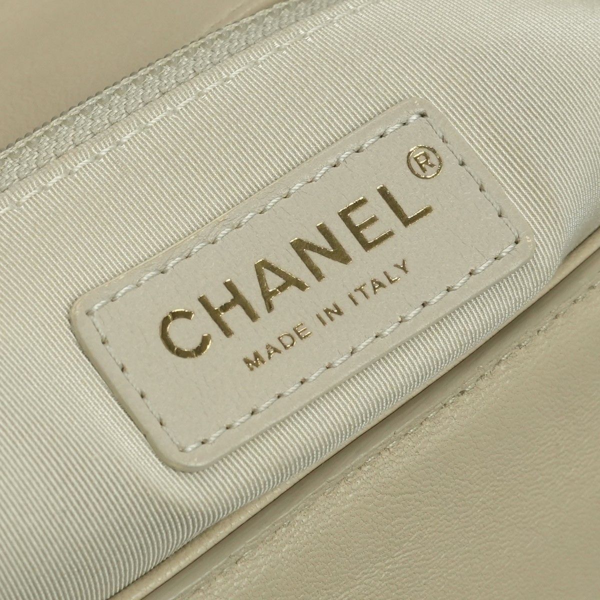 Chanel Blanc Stitch Shoulder Bag Calfskin Beige Gold Chain Bag CC Logo Turnlock — view 8