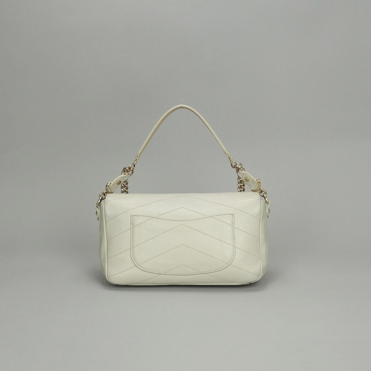 Chanel Blanc Stitch Shoulder Bag Calfskin Beige Gold Chain Bag CC Logo Turnlock — view 3