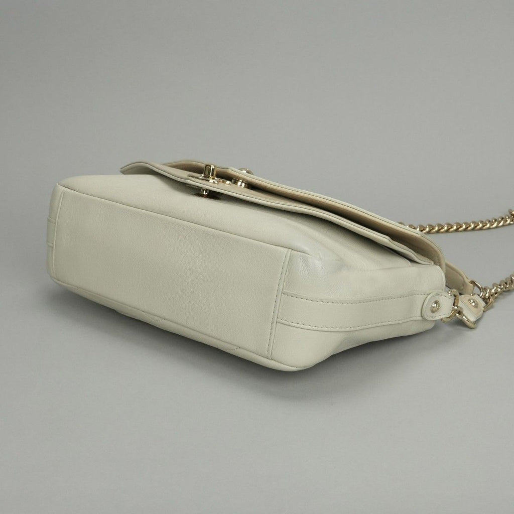 Chanel Blanc Stitch Shoulder Bag Calfskin Beige Gold Chain Bag CC Logo Turnlock — view 4