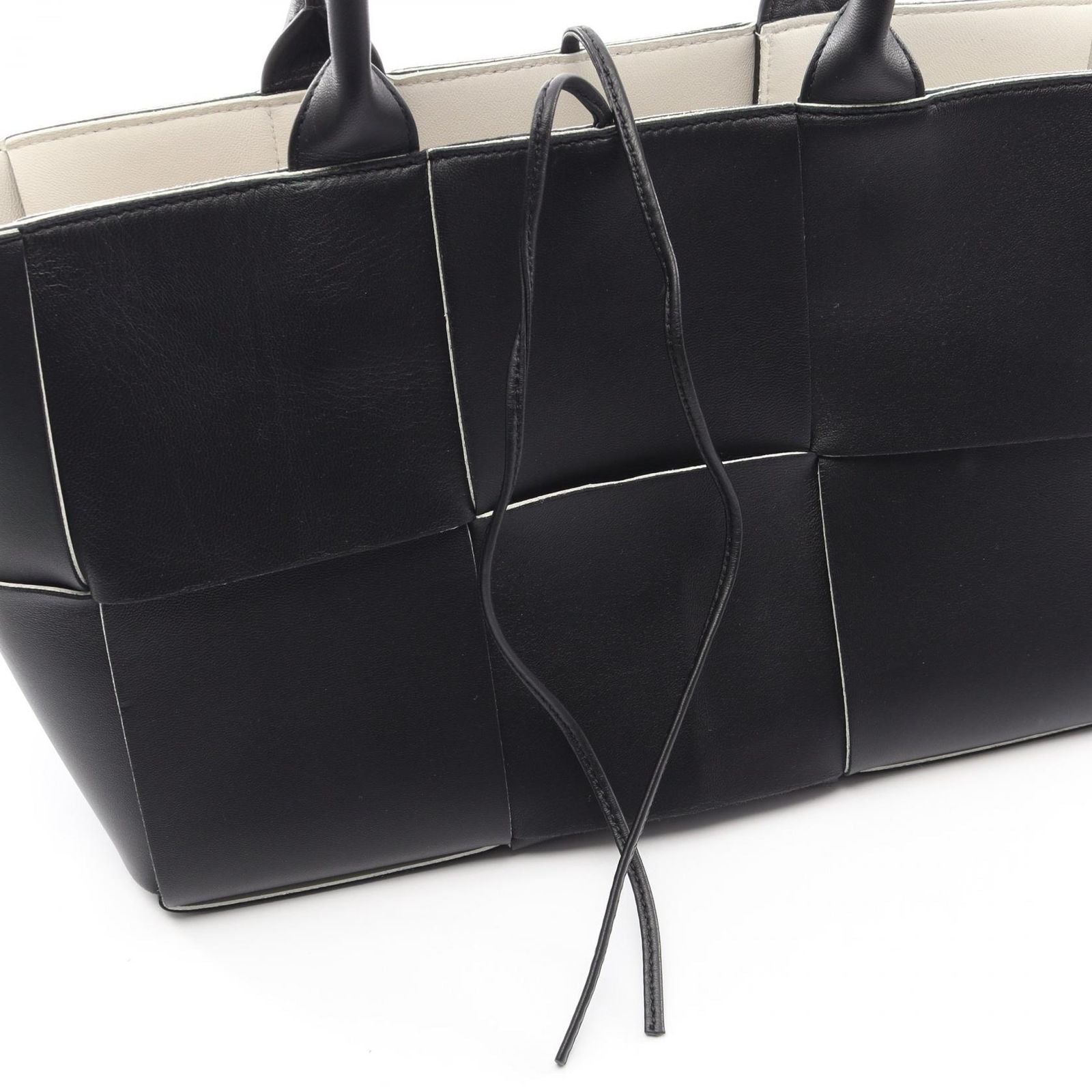 Bottega Veneta Tote Arco Maxi Intrecciato Black Leather Small — view 6