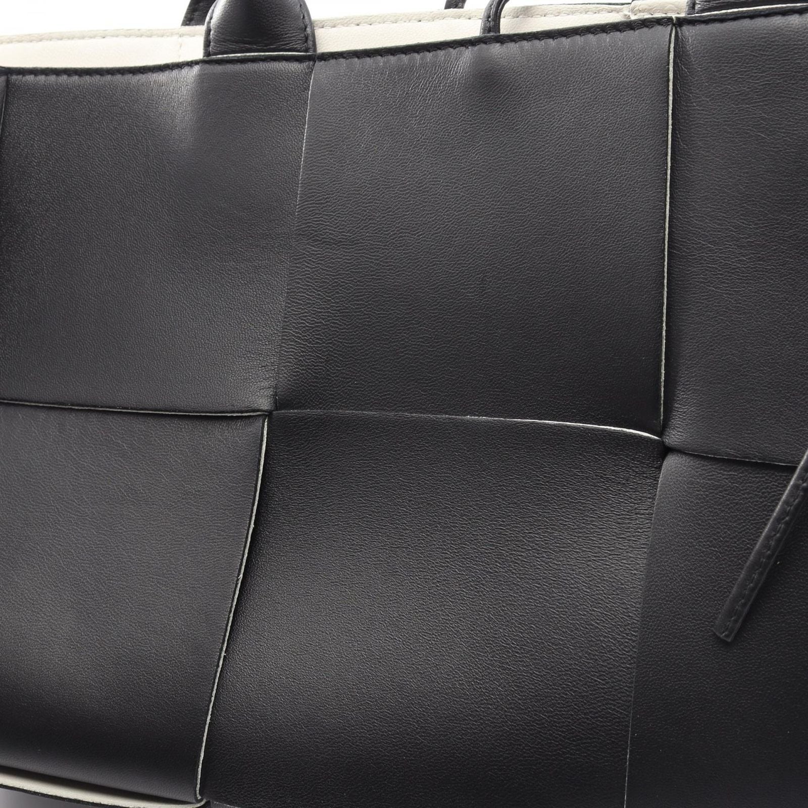 Bottega Veneta Tote Arco Maxi Intrecciato Black Leather Small — view 9