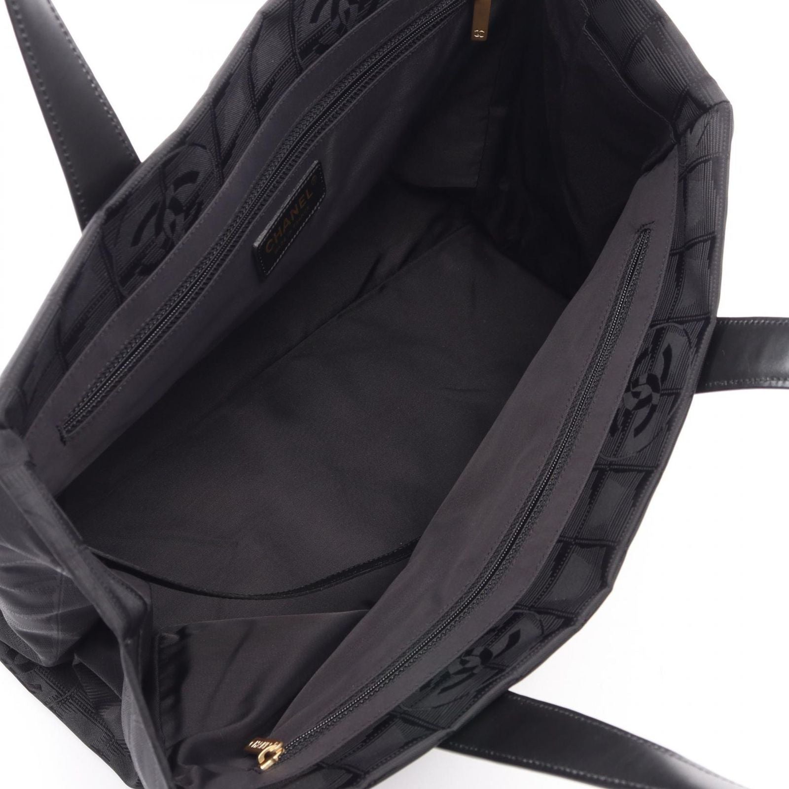 Chanel Tote New Travel Line MM Black Leather MM — view 3
