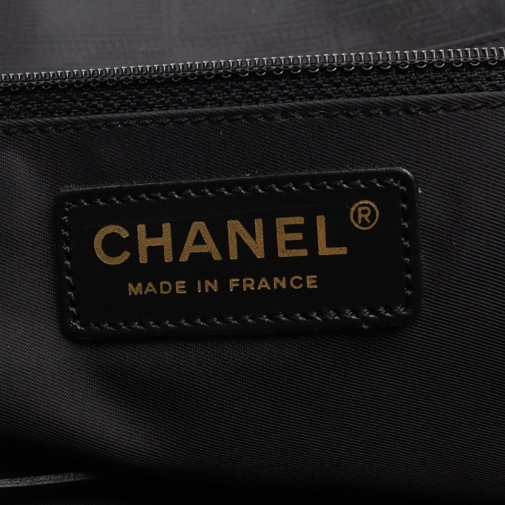 Chanel Tote New Travel Line MM Black Leather MM — view 4