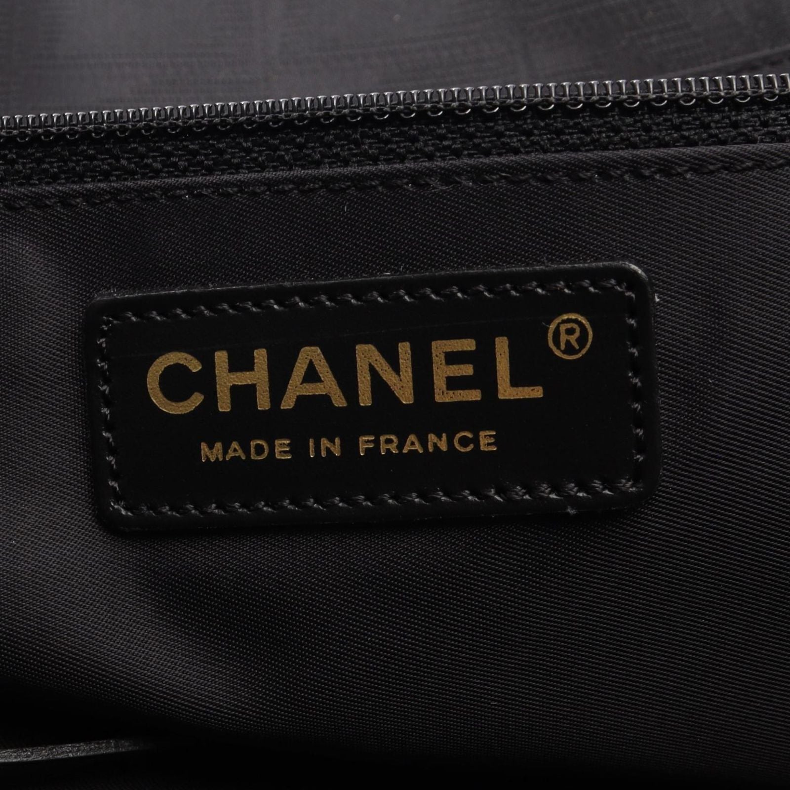 Chanel Tote New Travel Line MM Black Leather MM — view 4
