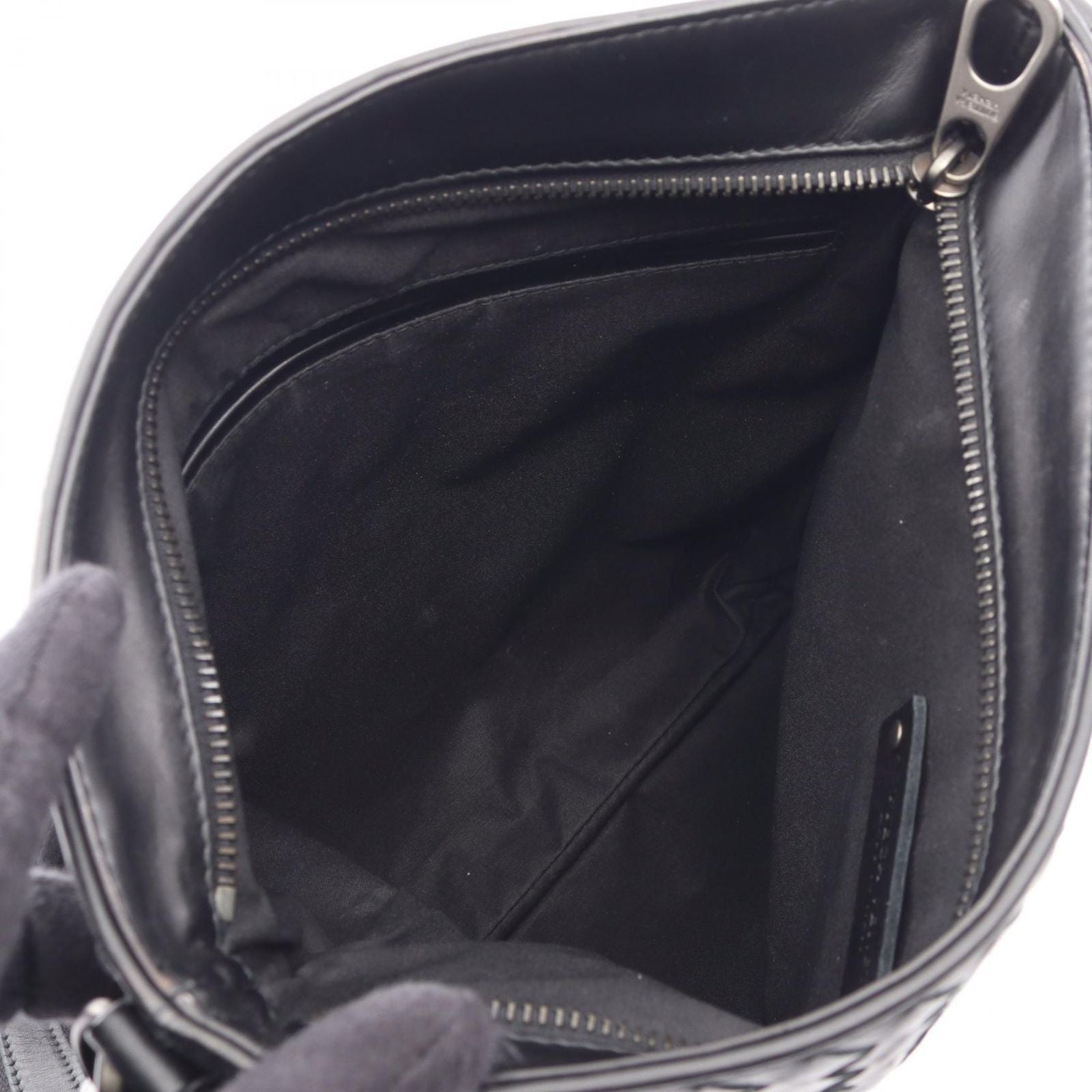 Bottega Veneta Shoulder Bag Intrecciato Black Leather — view 3