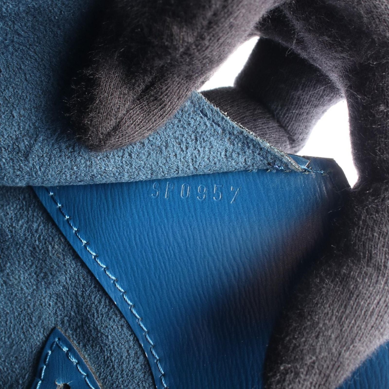 Louis Vuitton Shoulder Bag Cluny Toledo Blue Leather — view 5