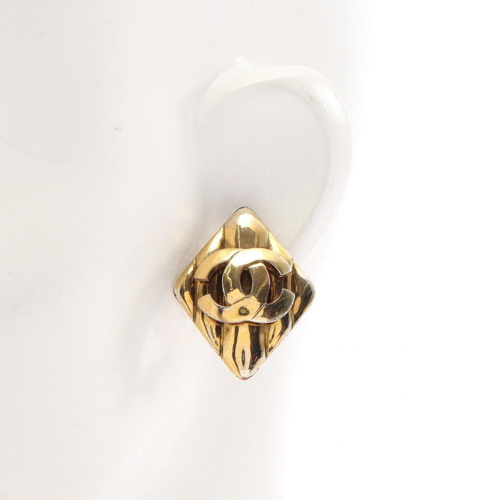 Chanel Earrings CC Logo Diamond — view 4