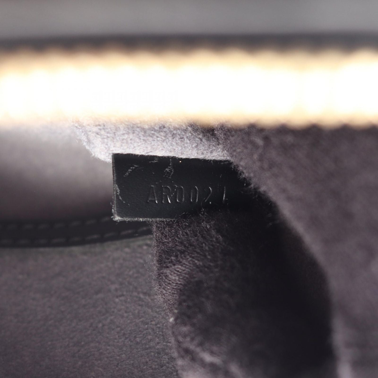 Louis Vuitton Handbag Alma Noir Leather — view 4
