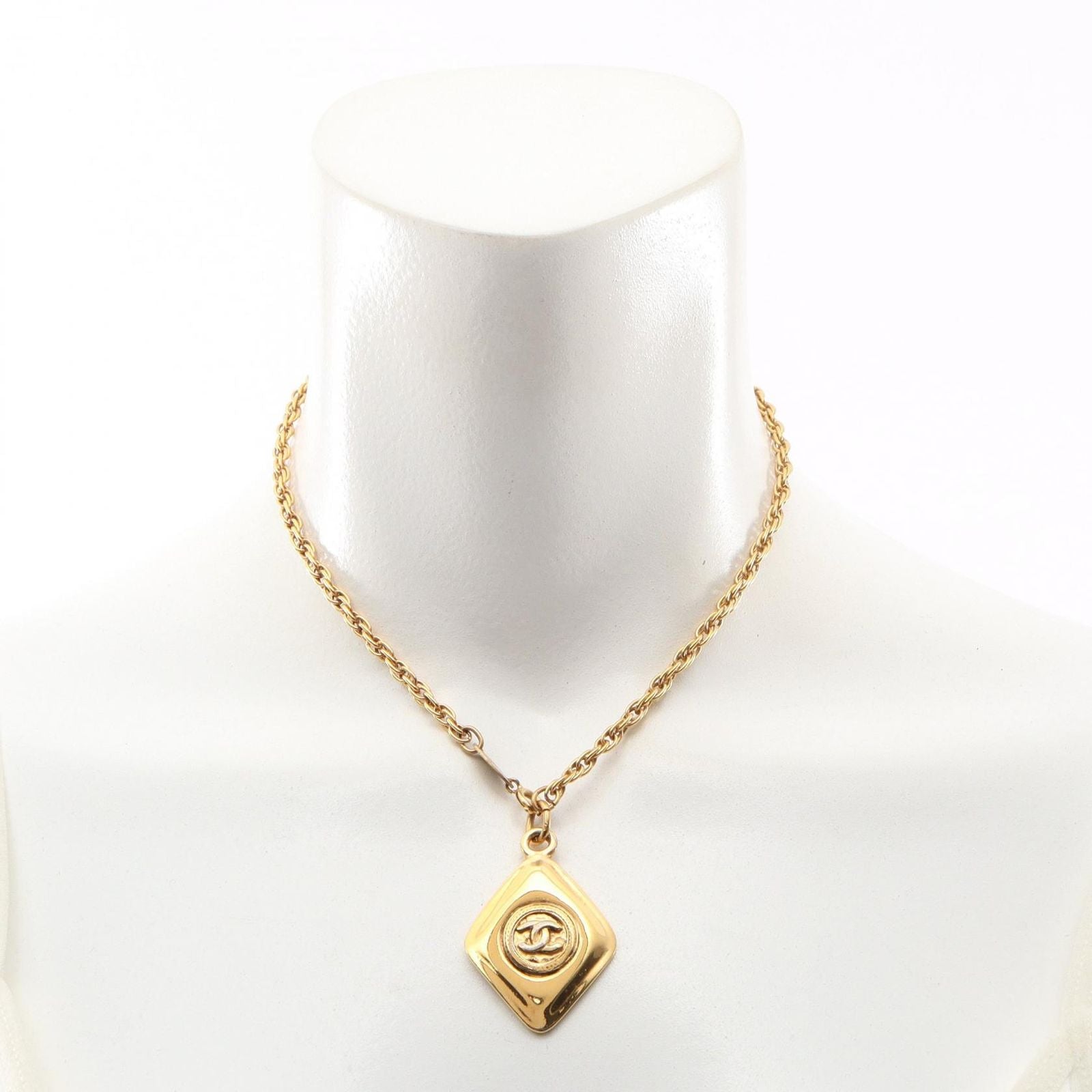 Chanel Necklace CC Logo Diamond — view 5