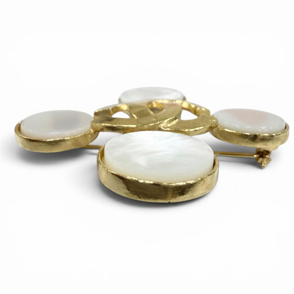 Chanel Vintage CC Logo Shell Brooch Gold — view 3