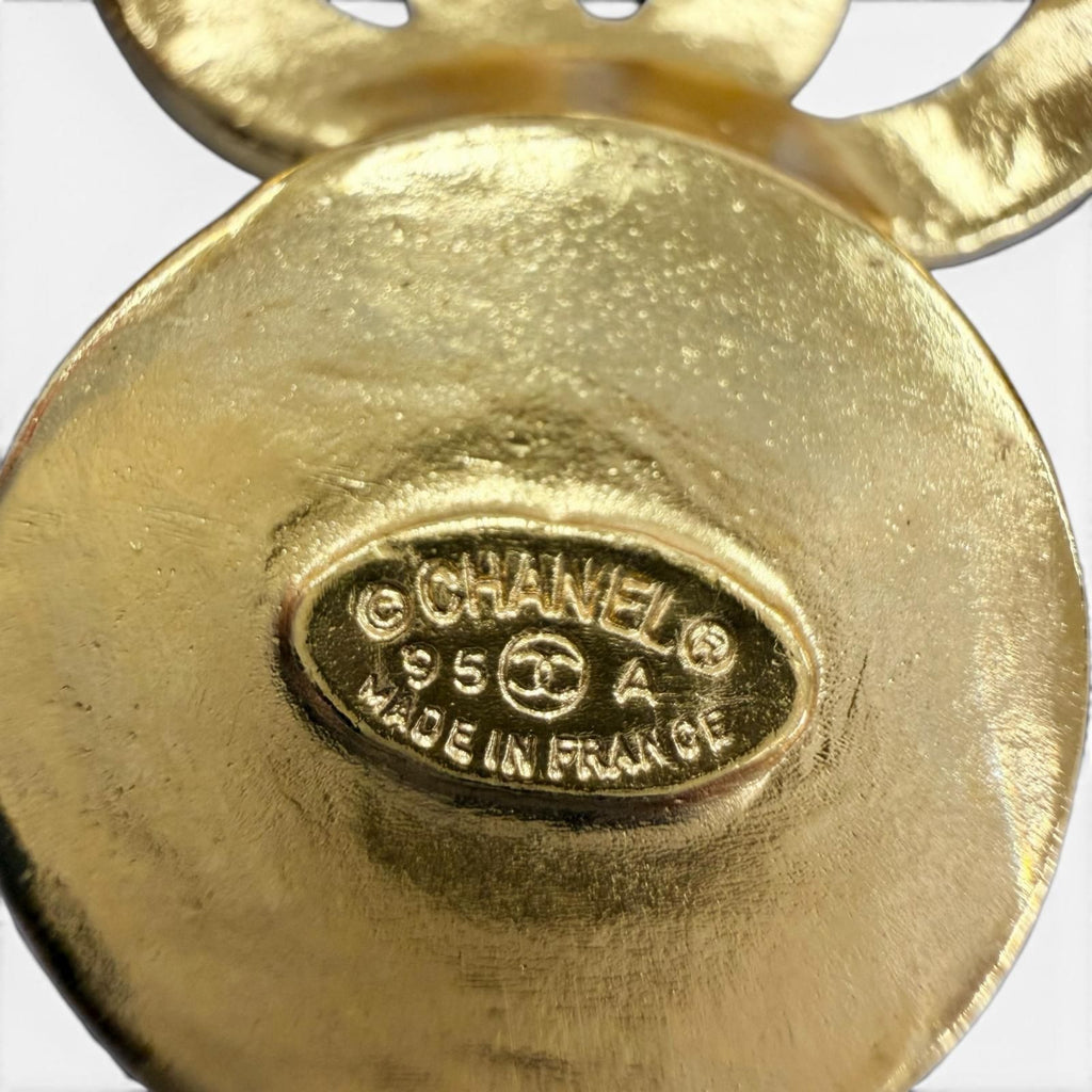 Chanel Vintage CC Logo Shell Brooch Gold — view 6