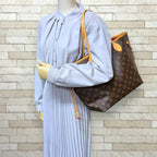 Louis Vuitton Neverfull MM Monogram Tote Canvas Brown — view 2