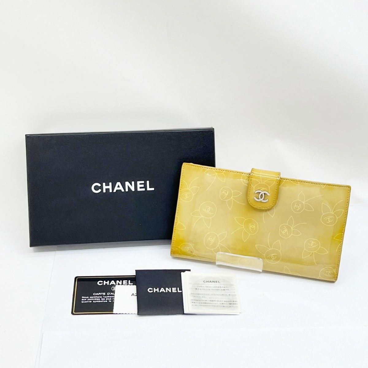 Chanel Kiss Lock Wallet Camellia Patent Box with Card and Beige