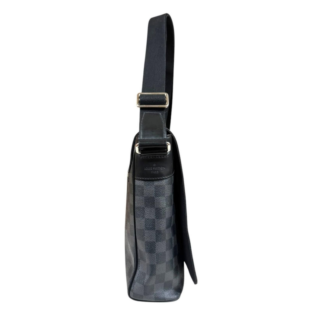Louis Vuitton District MM NM Damier Graphite Shoulder Bag Canvas Black — view 4